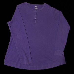 women’s long sleeve shirt